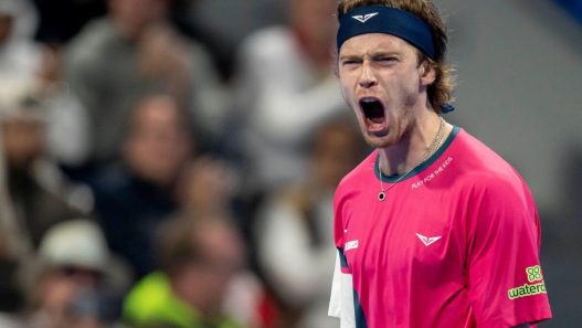 Andrey Rublev ajoute Marat Safin à son équipe.