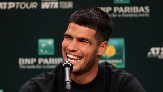 Carlos Alcaraz en conférence de presse au tournoi d'Indian Wells. (Photo by Matthew Stockman/Getty Images)
