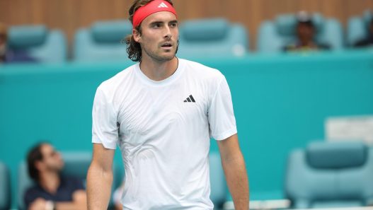 Stefanos Tsitsipas lors de l'Open de Miami. (Crédit : HooMe.Com/MediaPunch/Alamy Live News)