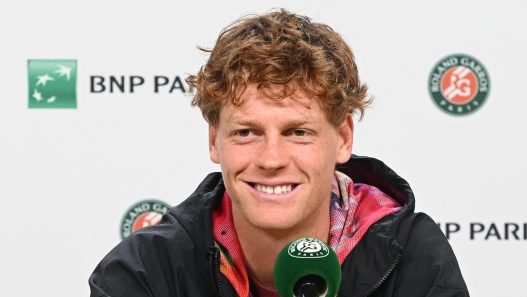 Journée des médias : Jannik Sinner répond aux questions des journalistes lors de la journée des médias au centre des médias de Roland Garros le 23 mai 2025. - 23/05/2025 - France/Ile-de-France (région)/Paris - Julien Mattia/Le Pictorium Crédit : LE PICTORIUM/Alamy Live News