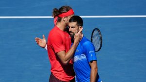 Alexander Zverev et Novak Djokovic lors de l'Open d'Australie 2025 (Fred Lee/Getty Images)