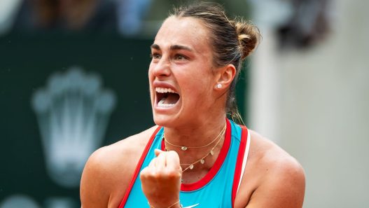 Aryna Sabalenka a réussi à prendre le meilleur d'Iga Swiatek en demi-finale de Roland-Garros. (Getty Images)
