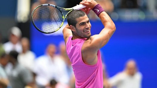 US Open : Alcaraz maîtrise Djokovic et se qualifie pour la finale