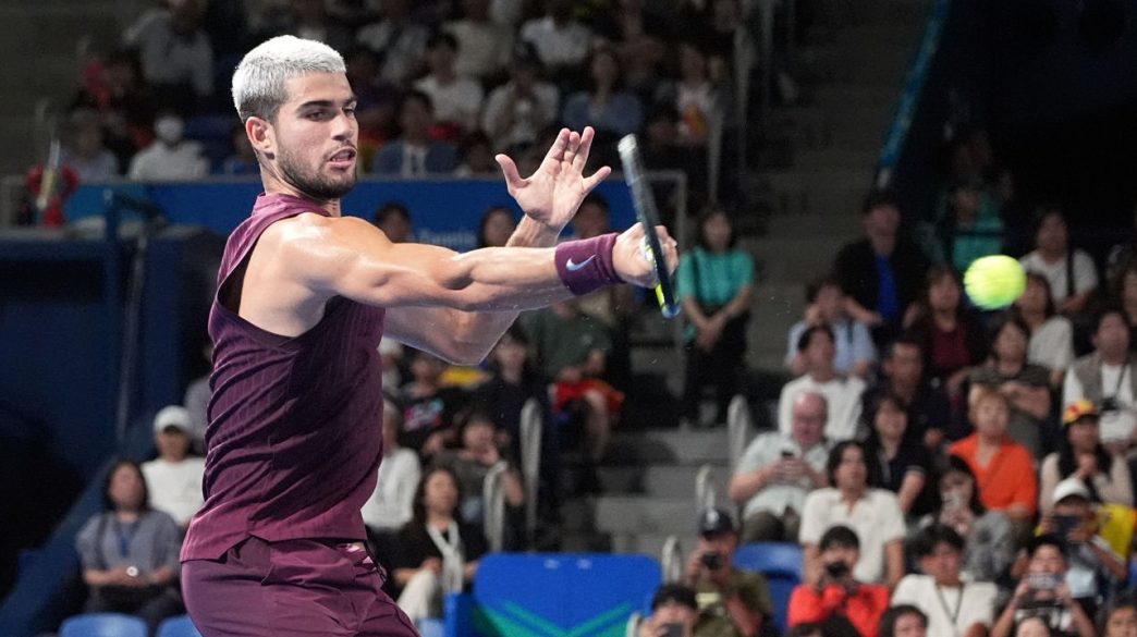 Carlos Alcaraz s'est qualifié pour la finale de Tokyo aux dépens de Casper Ruud. (Photo by Koji Watanabe/Getty Images)