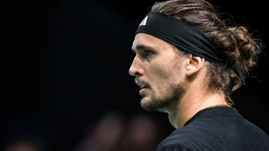 Alexander Zverev s'en sort de justesse contre Ugo Carabelli et poursuit sa défense de titre. (Crédit : Alamy)