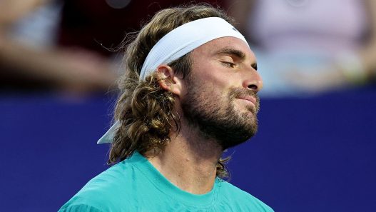 Stefanos Tsitsipas s'est retiré du Masters 1000 de Shanghai à cause d'une blessure à la jambe (Photo by Grant Halverson/Getty Images)