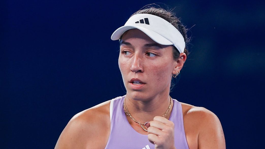 Jessica Pegula a réussi à se sortir du piège Katerina Siniakova en quart de finale du WTA 1000 de Wuhan. (Photo by Wang He/Getty Images)