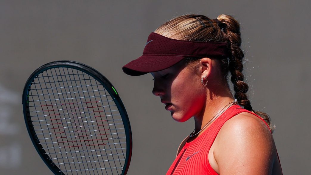 Mirra Andreeva s'est inclinée en trois sets contre Sonay Kartal à Pékin (China Open Official 2025/VCG via Getty Images)