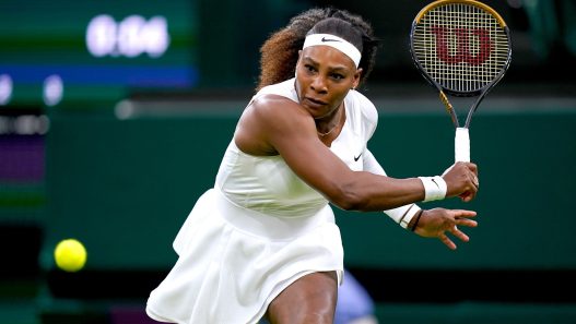 Serena Williams sur le court à Wimbledon