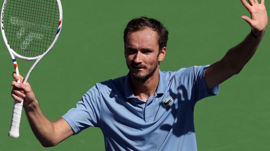 Masters 1000 Indian Wells : Daniil Medvedev surprend Carlos Alcaraz et rejoint Jannik Sinner en finale