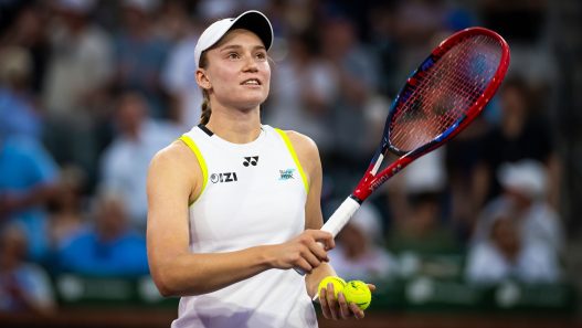 Elena Rybakina réagit à sa victoire contre Jessica Pegula en quart de finale du tournoi de Miami (Photo : Robert Prange/Getty Images)