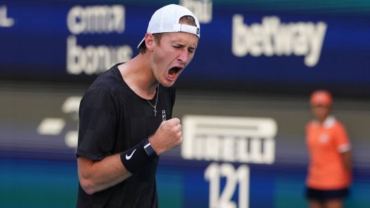 Sebastien Korda s'est imposé contre Carlos Alcaraz à Miami (Rich Storry/Getty Images)