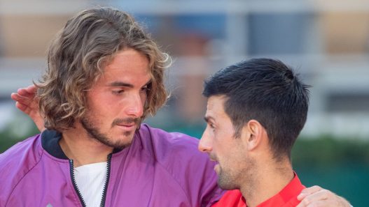 Novak Djokovic et Stefanos Tsitsipas lors de la finale de Roland-Garros 2021 (Tim Clayton/Corbis via Getty Images)