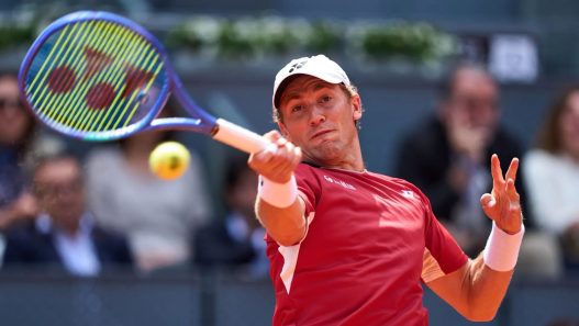 Masters 1000 Madrid : Casper Ruud sauve deux balles de match et remporte un énorme combat contre Stefanos Tsitsipas