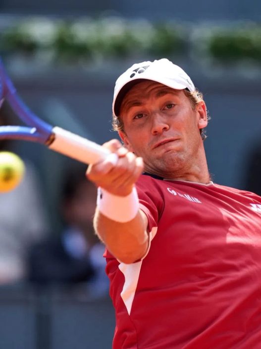 Masters 1000 Madrid : Casper Ruud sauve deux balles de match et remporte un énorme combat contre Stefanos Tsitsipas