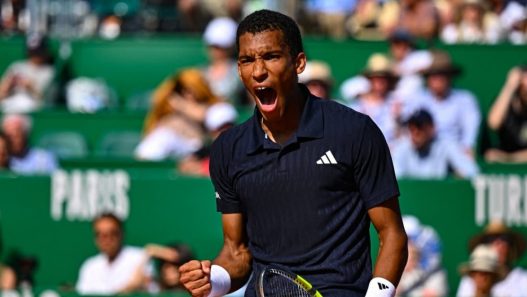 Felix Auger-Aliassime savoure une nouvelle victoire sur terre battue