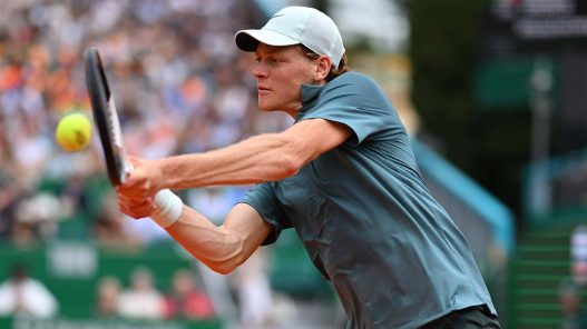 Masters 1000 Monte-Carlo : Jannik Sinner se fait peur contre Tomas Machac mais rejoint les quarts