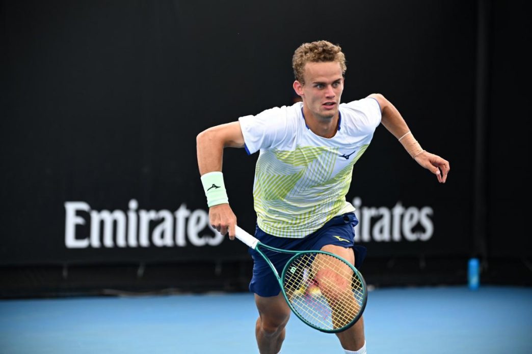 Luca Van Assche sur le court.