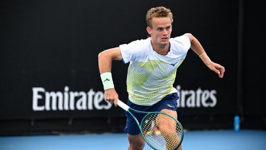 Luca Van Assche sur le court.