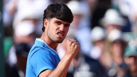Carlos Alcaraz affrontera Jannik Sinner en finale du Masters 1000 de Monte-Carlo (Neal Simpson/Sportsphoto/Allstar via Getty Images)