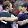 Alexander Bublik et Jannik Sinner à Flushing Meadows en 2025. (Al Bello/Getty Images)