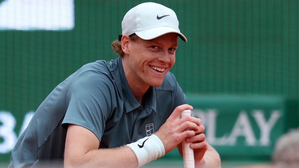 Jannik Sinner s'est imposé contre Carlos Alcaraz en finale du Masters 1000 de Monte-Carlo (Neal Simpson/Sportsphoto/Allstar via Getty Images)