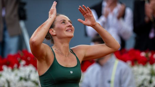 Marta Kostyulk célèbre sa victoire en finale du WTA 1000 de Madrid (Alberto Gardin/Eurasia Sport Images/Getty Images)