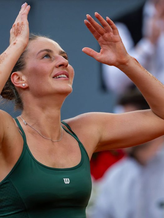 Marta Kostyulk célèbre sa victoire en finale du WTA 1000 de Madrid (Alberto Gardin/Eurasia Sport Images/Getty Images)