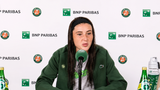 Elsa Jacquemot en conférence de presse à Roland-Garros.