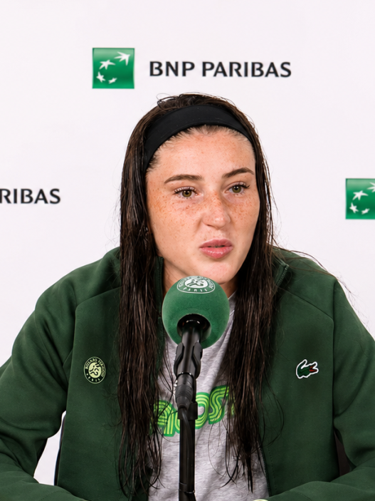 Elsa Jacquemot en conférence de presse à Roland-Garros.