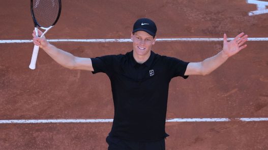 Masters 1000 Rome : Jannik Sinner file en quarts et égale un record de Novak Djokovic