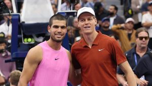 Carlos Alcaraz et Jannik Sinner lors de leur finale à l'US Open 2025 (Clive Brunskill/Getty Images)