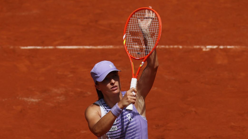 Iga Swiatek rejoint les huitièmes de finale à Roland-Garros pour la huitième fois consécutive. (Getty Images)