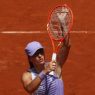 Iga Swiatek rejoint les huitièmes de finale à Roland-Garros pour la huitième fois consécutive. (Getty Images)