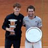 Casper Ruud et Jannik Sinner lors de la cérémonie de remise des trophées au Masters 1000 de Rome 2026 (Emmanuele Ciancaglini/Getty Images)
