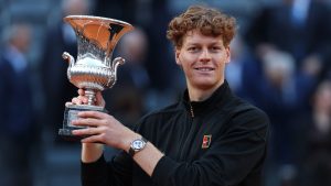 Jannik Sinner avec son trophée au Masters 1000 de Rome (Getty Images)