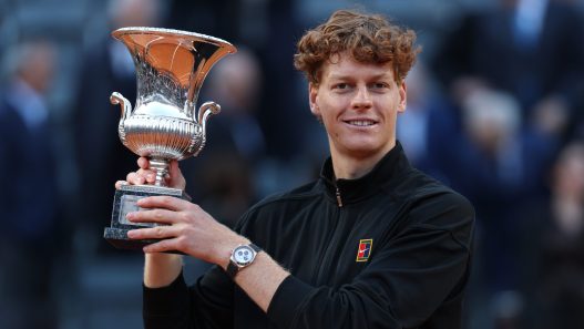 Jannik Sinner avec son trophée au Masters 1000 de Rome (Getty Images)