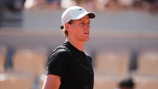 Jannik Sinner est au programme du mardi 26 mai 2026 à Roland-Garros (Emilian Baldow/Icon Sport via Getty Images)