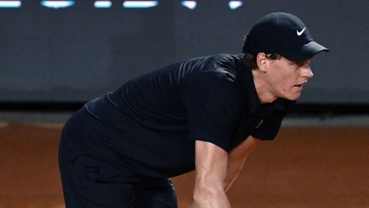 Jannik Sinner est bousculé par Daniil Medvedev dans cette demi-finale au Masters 1000 de Rome (Getty Images)
