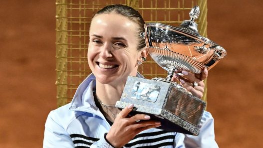 Elina Svitolina avec son trophée au WTA 1000 de Rome 2026 (Image Photo Agency/Getty Images)