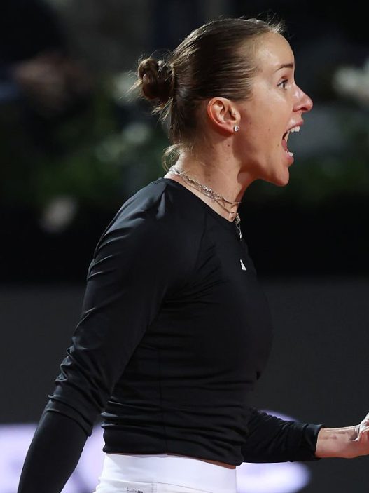 Elina Svitolina s'est qualifiée pour les demi-finales en surprenant Elena Rybakina (Clive Brunskill/Getty Images)