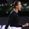 Elina Svitolina s'est qualifiée pour les demi-finales en surprenant Elena Rybakina (Clive Brunskill/Getty Images)