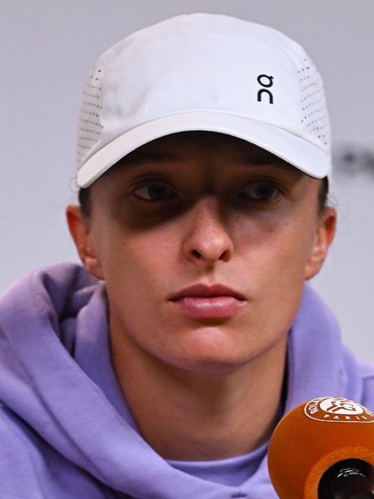Iga Swiatek en conférence de presse avant son entrée en lice à Roland-Garros (Daniel Kopatsch/Getty Images)