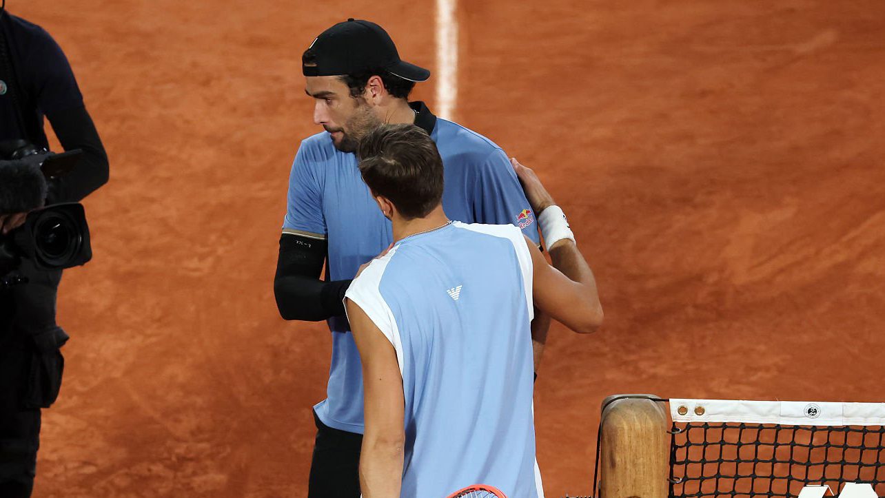 Matteo Berrettini a abandonné contre Matteo Arnaldi dans le dernier match de la soirée à Roland-Garros (Matthew Stockman/Getty Images)