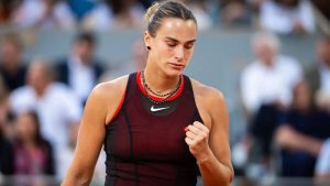 Roland-Garros : Sabalenka s'offre Osaka en night session et rejoint les quarts