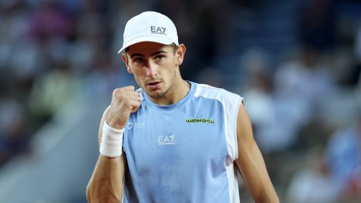 Matteo Arnaldi s'est imposé au bout de la nuit pour atteindre les quarts de finale de Roland-Garros (Getty Images)