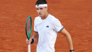 Roland-Garros : Jakub Menšík élimine Andrey Rublev et décroche son premier quart de finale en Grand Chelem