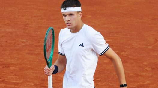 Roland-Garros : Jakub Menšík élimine Andrey Rublev et décroche son premier quart de finale en Grand Chelem