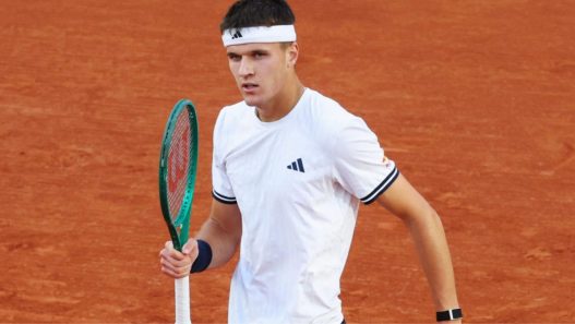 Roland-Garros : Jakub Menšík élimine Andrey Rublev et décroche son premier quart de finale en Grand Chelem