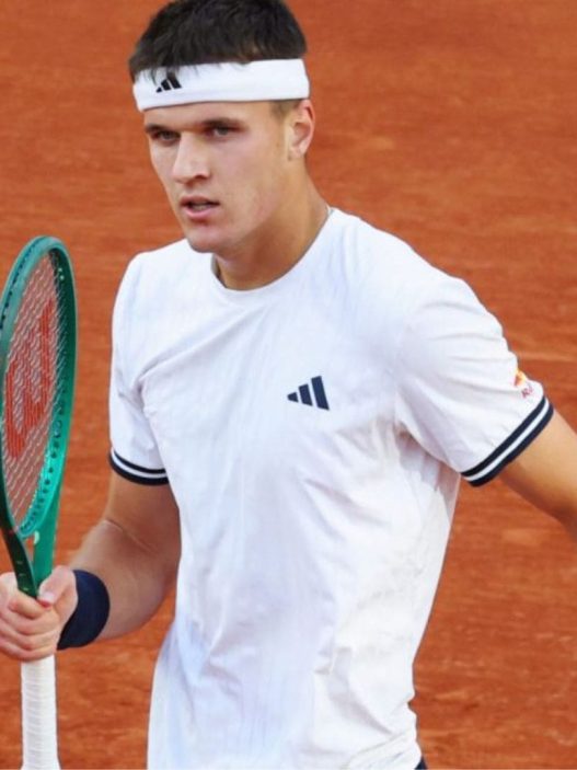Roland-Garros : Jakub Menšík élimine Andrey Rublev et décroche son premier quart de finale en Grand Chelem